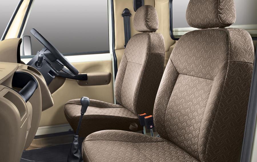 Интерьер Mahindra Big Bolero Pik-Up Flat Bed 2016 года  (фото 5 из 6)